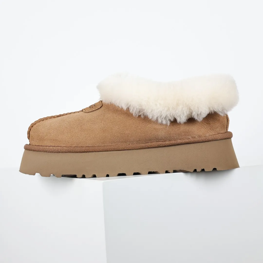 Pick up locally 💰580 The core recommendation is good price UGG Tazite slip-on lazy thick-soled slippers Maroon Xiaohongshu hot model Henan Longfeng leather production Sheepskin and wool integrated Top quality in the market 2-3 cm cashmere insole to keep warm in winter and suitable for home use UUG has launched a style series in the new year, which is partially geared towards the preferences of young consumers. It has also moved to the forefront of fashion trends. Shoe body material Water-repellent coated suede upper 17mm UGGPURE™ implanted wool insole Lightweight non-slip comfortable rubber outsole Brand LOGO Trademark Comes with full packaging Size: 35 36 37 38 39 40